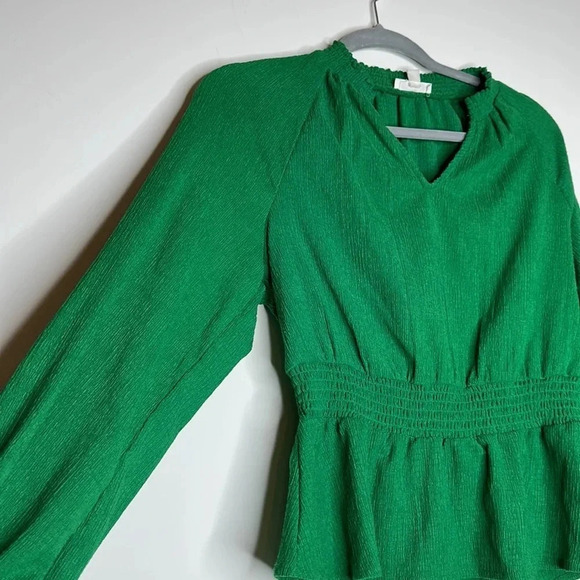 Riley & Rae Womens Green long sleeve peplum style blouse | size S | EUC - Picture 2 of 5